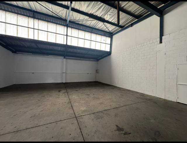 200M² WAREHOUSE TO LET IN EASTLEIGH
